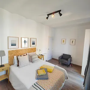 bright-flat-next-to-stadium-y-la-fira.top-hotels-tarragona.com/